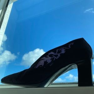 Genny Vintage Mesh Floral Design Black Pumps Sz 39